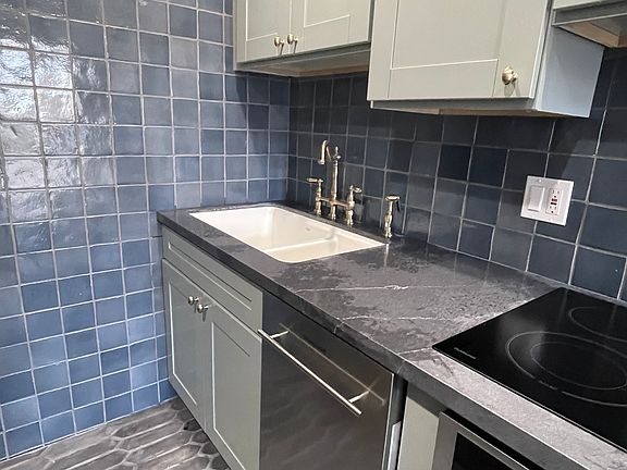2nd image of 121 Brookes Ave