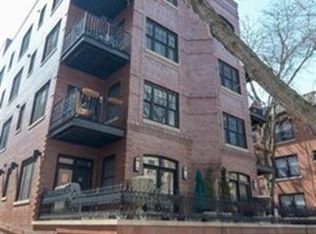 707 W Barry Ave APT 302, Chicago, IL 60657