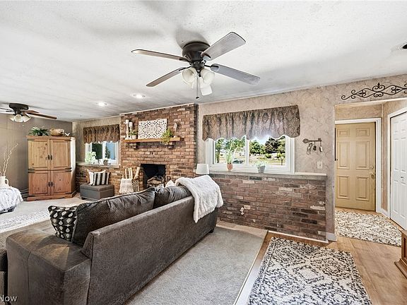 3rd image of 8860 Evergreen Dr