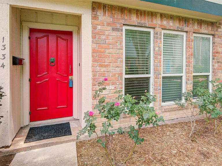 1334 Country Place Dr — Photo 5