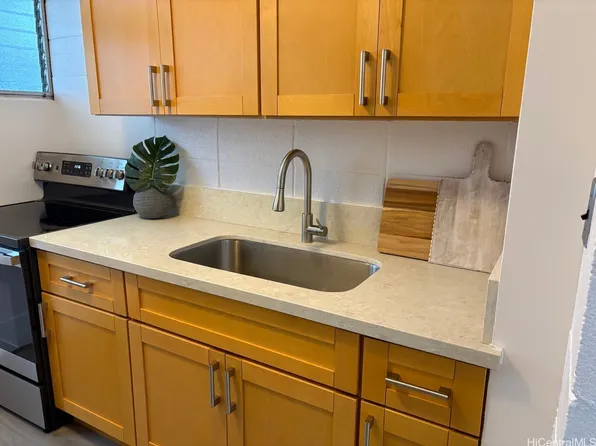 1129 Kokea St APT H203, Honolulu, HI 96817