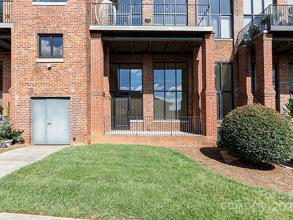 3rd image of 551 Catawba St
