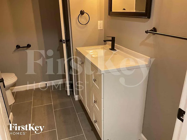 816 Broadview Dr — Photo 13