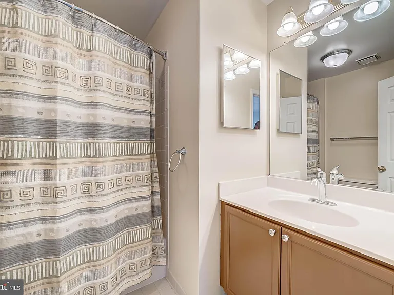 7208 Burton Hill Ct — Photo 20