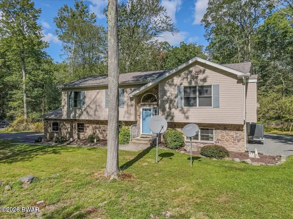 801 Sun Valley Ct, Tafton, PA 18464