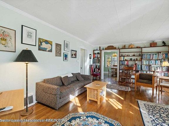 3rd image of 453 Kensington Rd