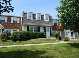 1005 Countryside Dr, Mc Kees Rocks, PA 15136