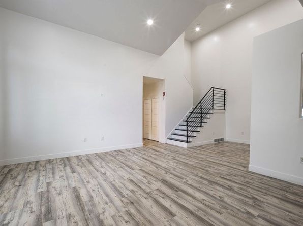 63 E Bridle Villa Dr, Draper, UT 84020