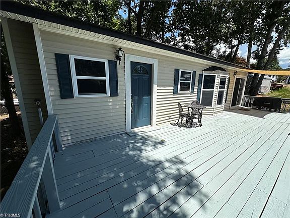3rd image of 112 N Cardinal Dr