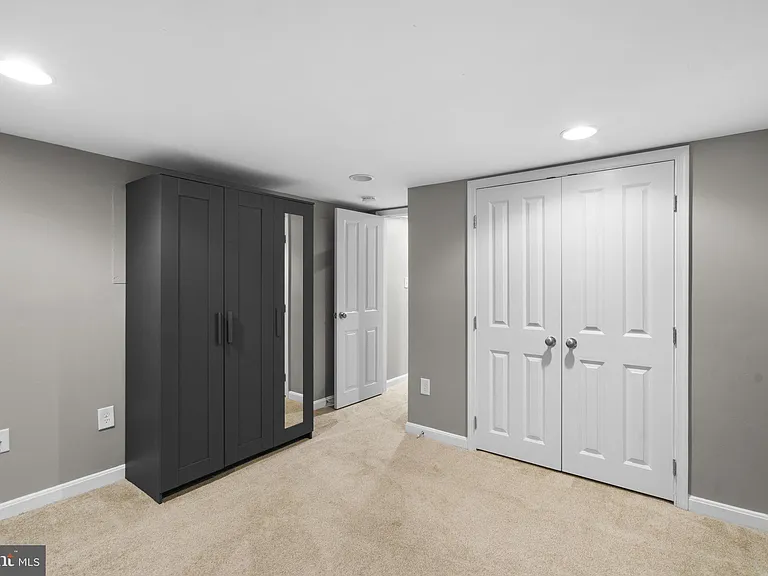 300 S Robinson St — Photo 31