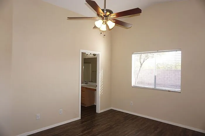 2201 S Saint Suzanne Dr — Photo 28