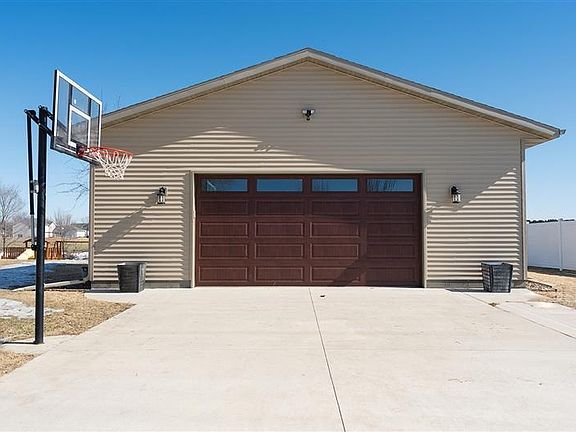 4th image of 804 11th Ave SW