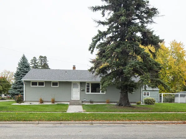 1604 3rd St S, Moorhead, MN 56560