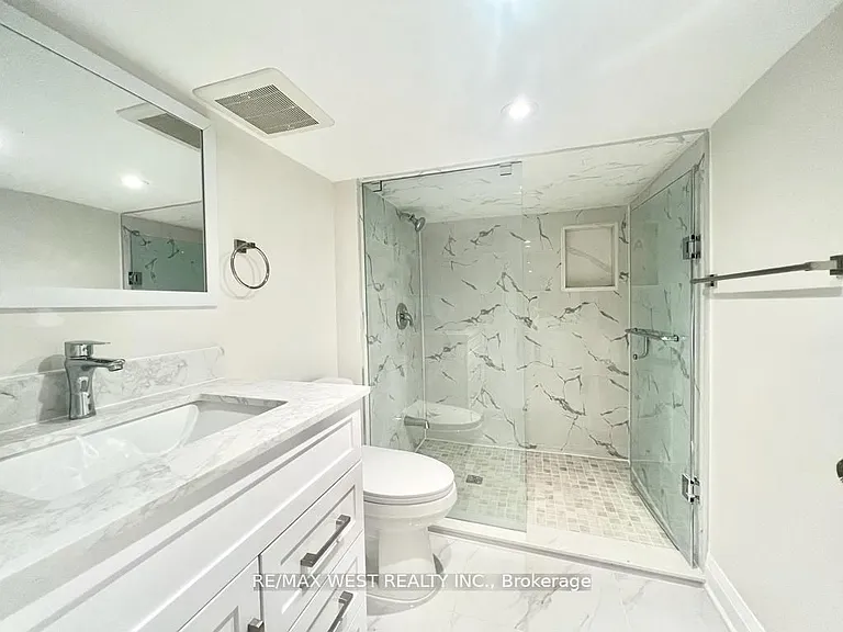 4 Sutherland Ave #BASEMENT — Photo 9