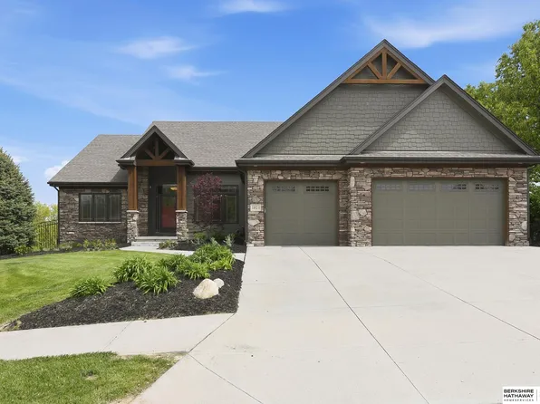 5823 S 238th St, Elkhorn, NE 68022