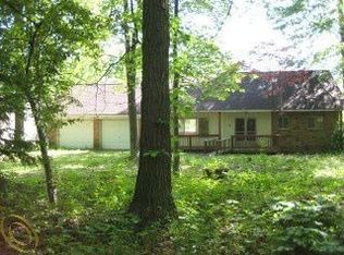 1160 Maple Heights Dr, White Lake, MI
