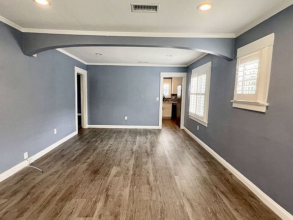 3rd image of 5926 Madden Ave