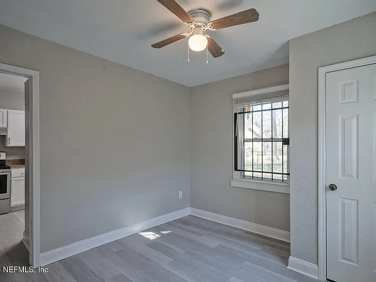 2036 W 11th St — Photo 20
