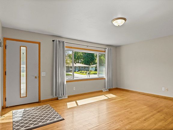 4th image of 5502 Alben Ave