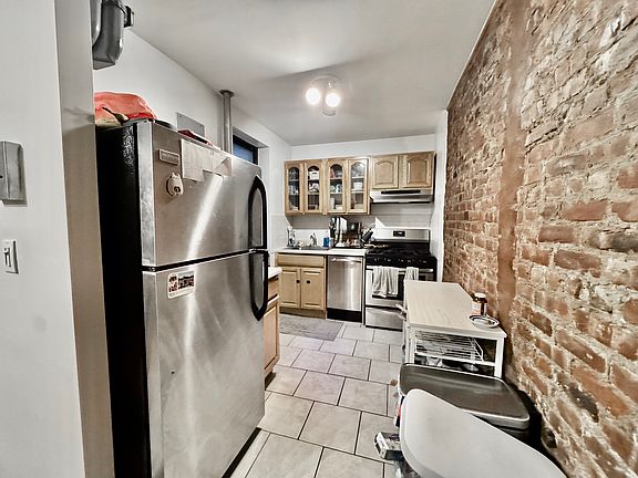 4th image of 183 Pinehurst Ave APT 34