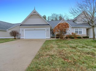 304 Victoria Park Dr #45, Howell, MI 48843