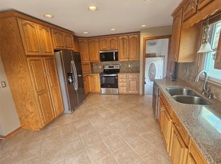 618 Central Ave, Center Point, IA 52213