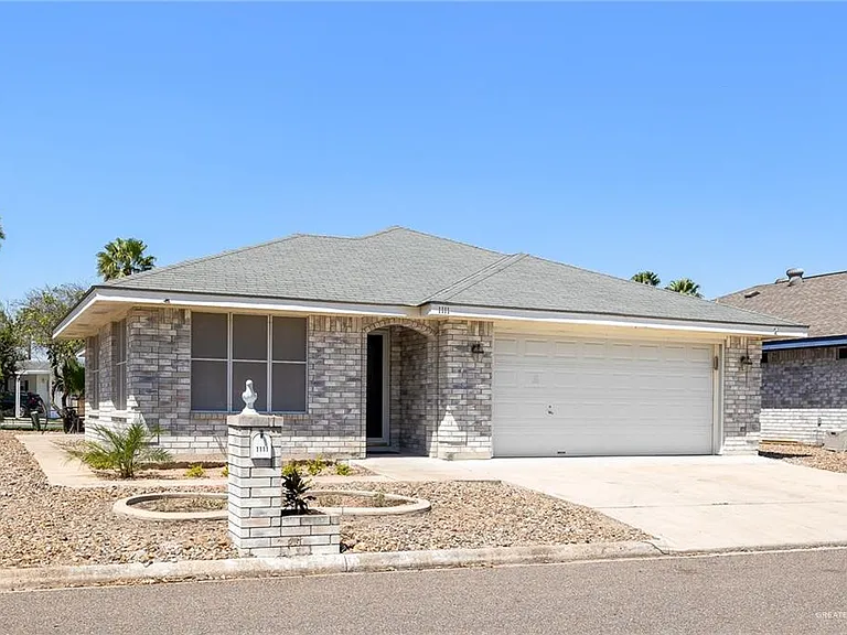 1111 Lake View Dr — Photo 2