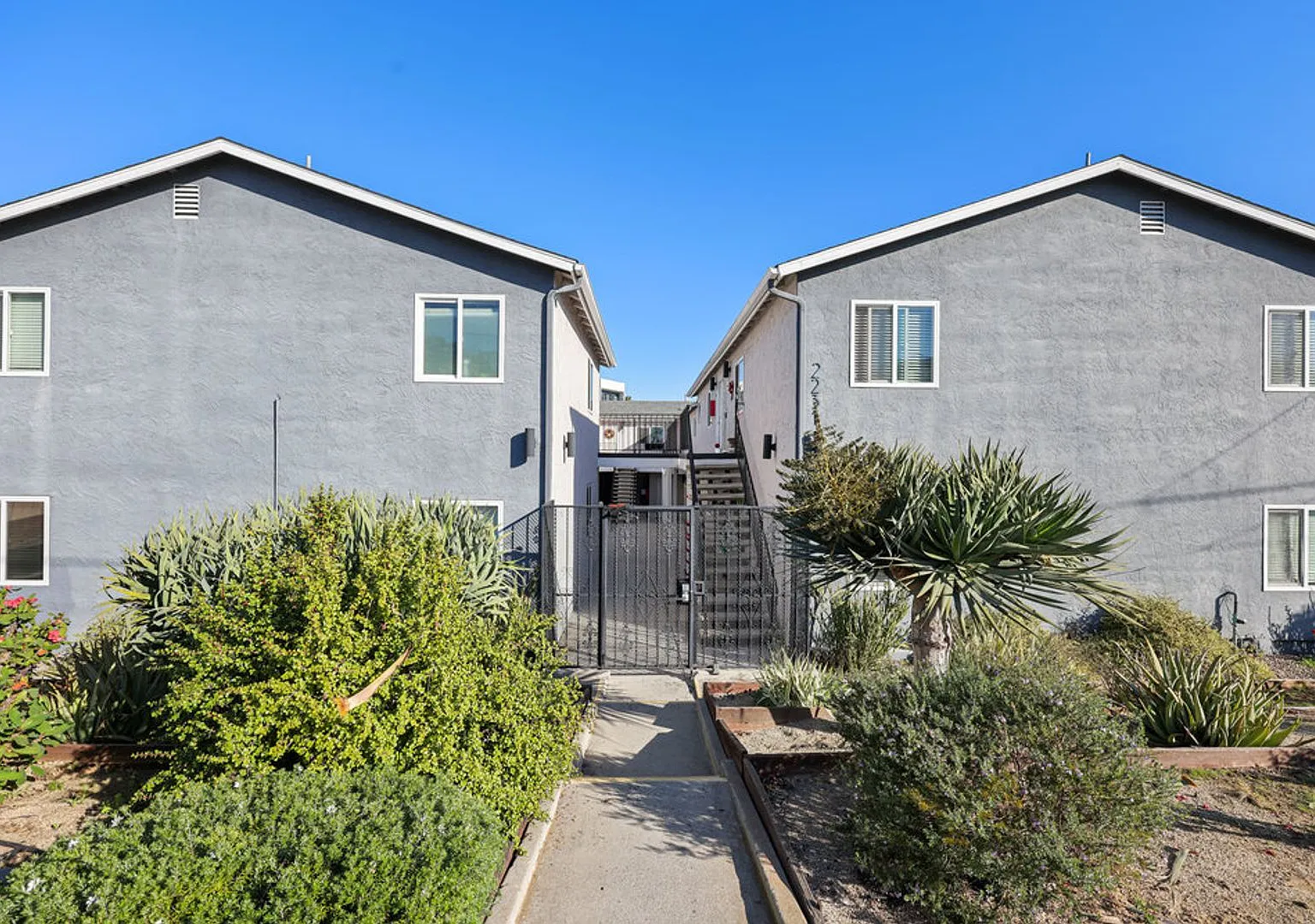 2231 Burroughs St — Photo 1