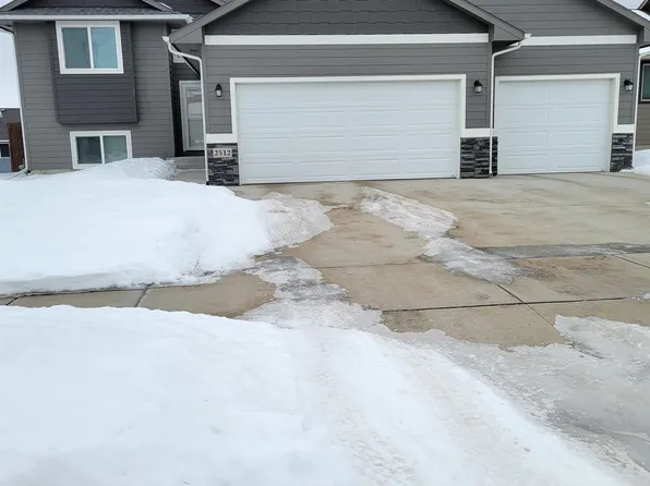 2512 Colton Ave, Yankton, SD 57078