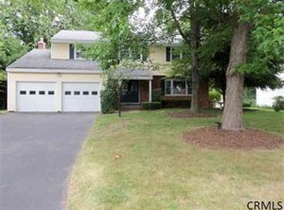 101 McGuffey Ln, Delmar, NY 12054
