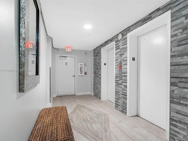 1505 N Riverside Dr #404 — Photo 22