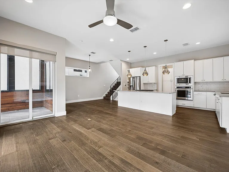 5006 Pecan Springs Rd #6 — Photo 8