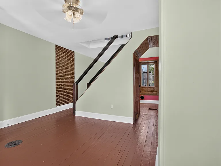 4051 Ludlow St — Photo 5