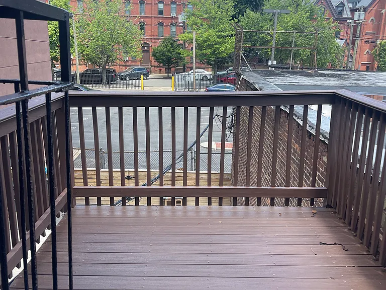 342 Montgomery St #2 — Photo 10