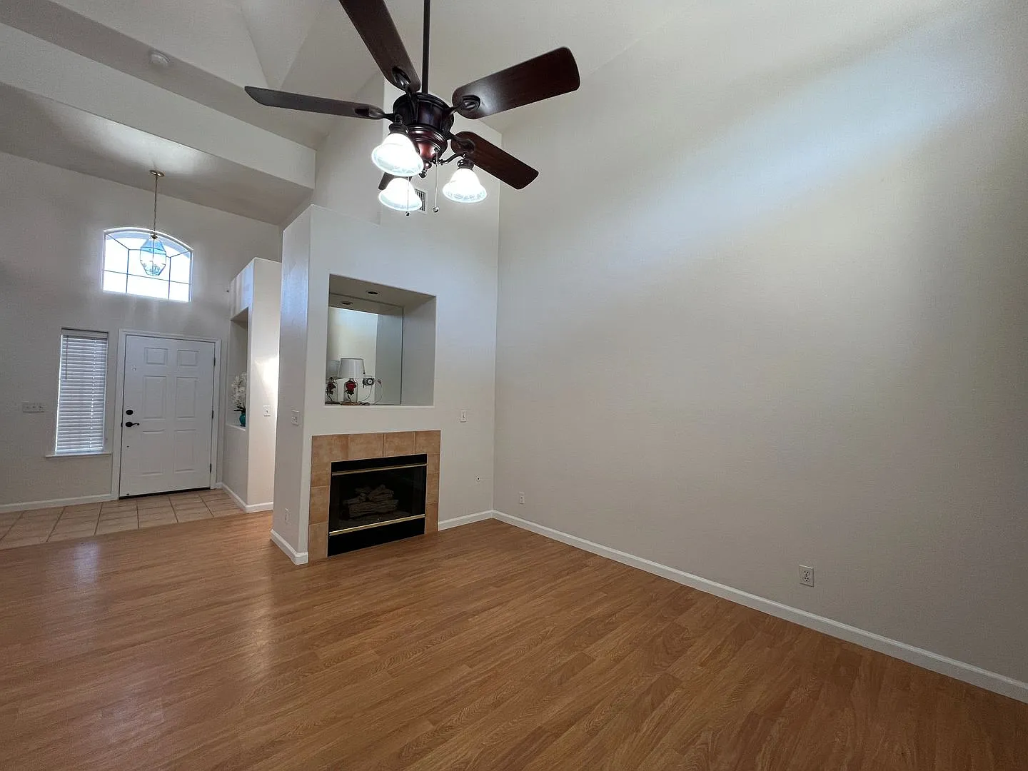 Move-In Ready 3 Bedroom 2 Bath Home in Fresno — Photo 3