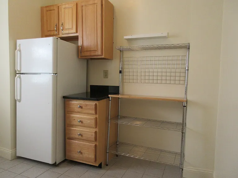 100 Queensberry St #11 — Photo 8