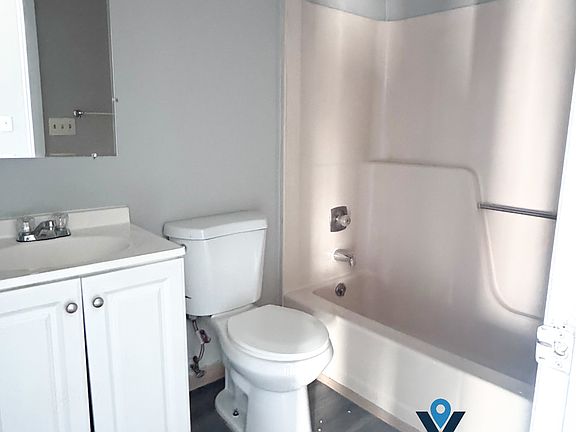 4th image of 52 Maple Ave #302