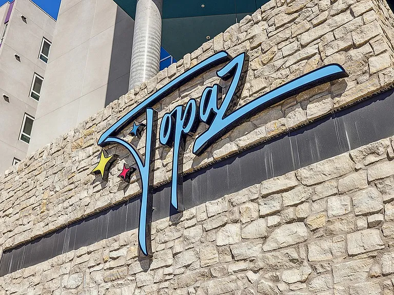 Topaz — Photo 6