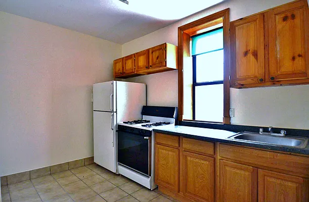 Rented by CITY SKYLINE REALTY INC | media 13