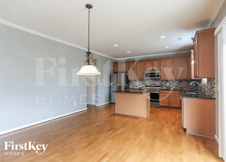 2114 Feather Ridge Dr — Photo 6