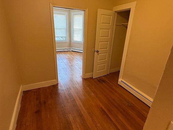 4th image of 37 Laighton St