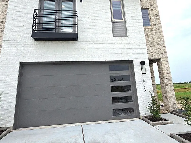 16723 Lake Austin St — Photo 30