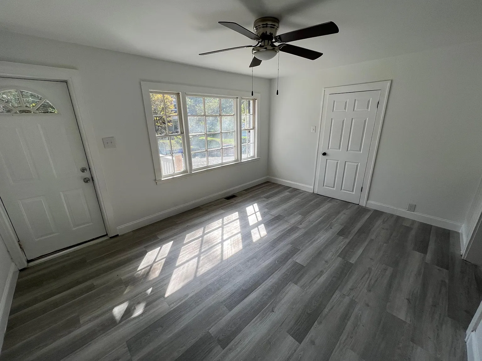 807 Price Ave — Photo 2
