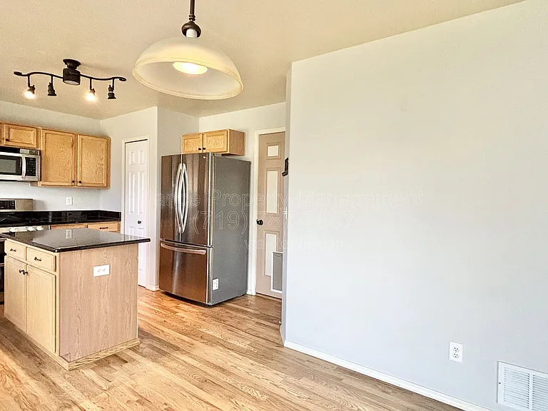 212 Oxbow Dr — Photo 6