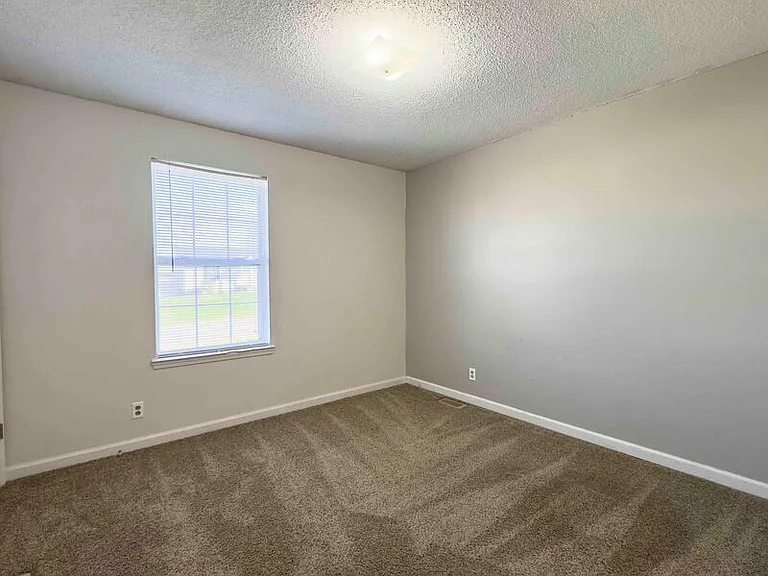 1028 Bush Ave — Photo 10
