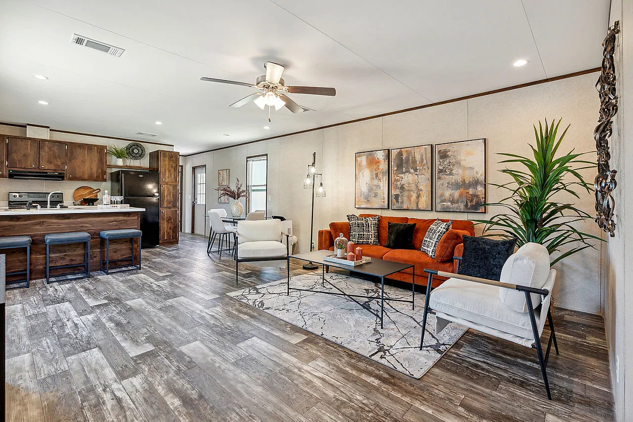 3 bed, 2.0 bath, 1216 sqft, $1,395 — Photo 2