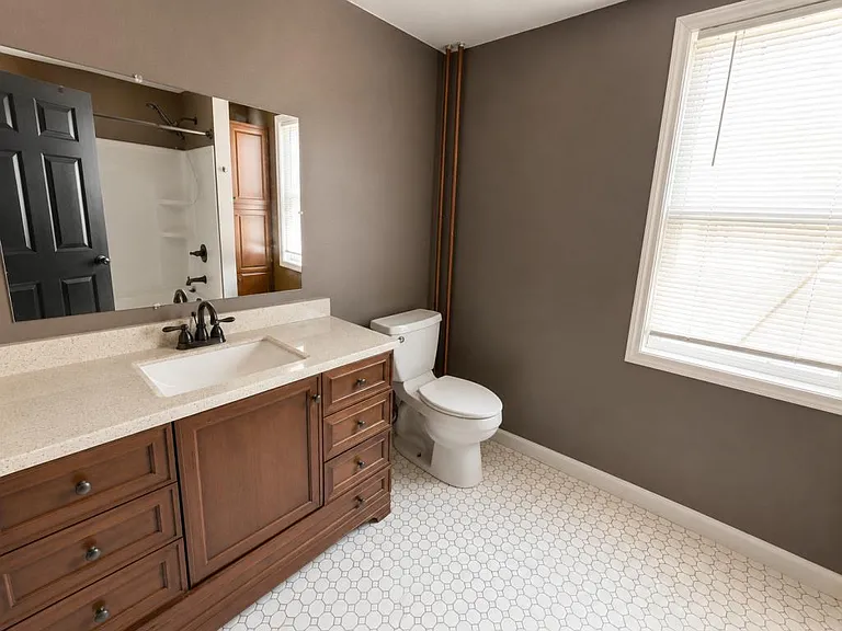 310 E Thayer Ave — Photo 9