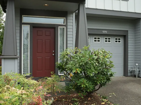 999 SE Sacha Pl, Hillsboro, OR 97123