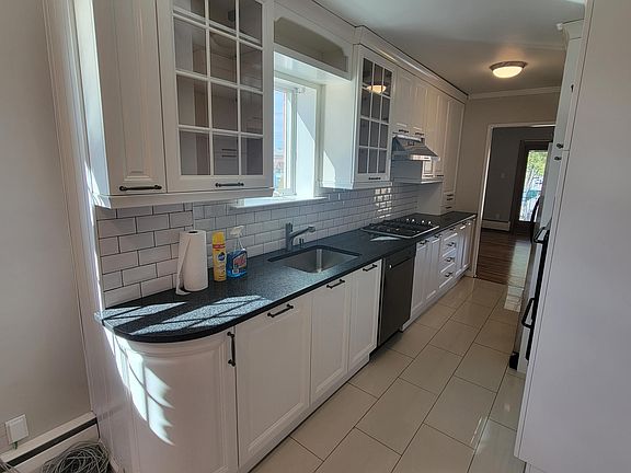 3rd image of 2205 E 65th St