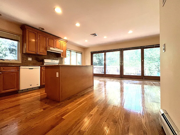 183 Martin Ave — Photo 3